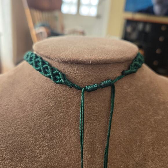 Vintage‎ Semi- Precious-stones Floral Beaded Green Macrame Adjustable Necklace - Picture 9 of 11